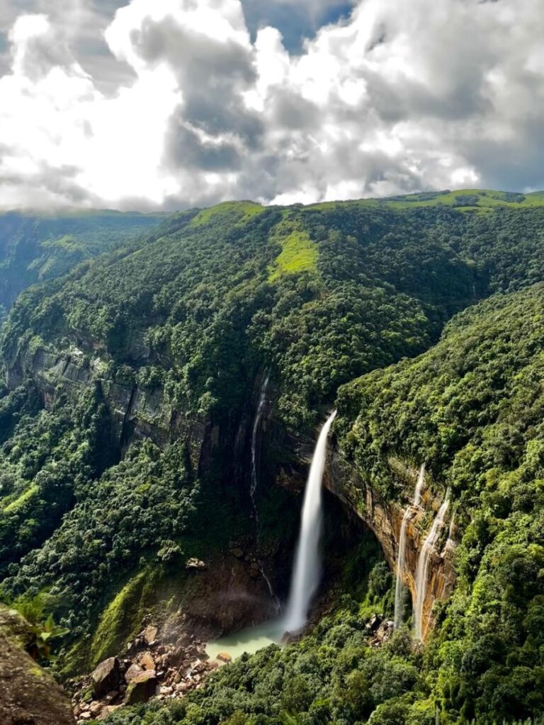 the tallest plunge waterfall in India ,Nohkalikai Falls