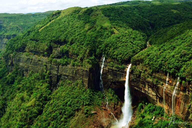 one of the tallest plunge waterfall in India Nohkalikai falls