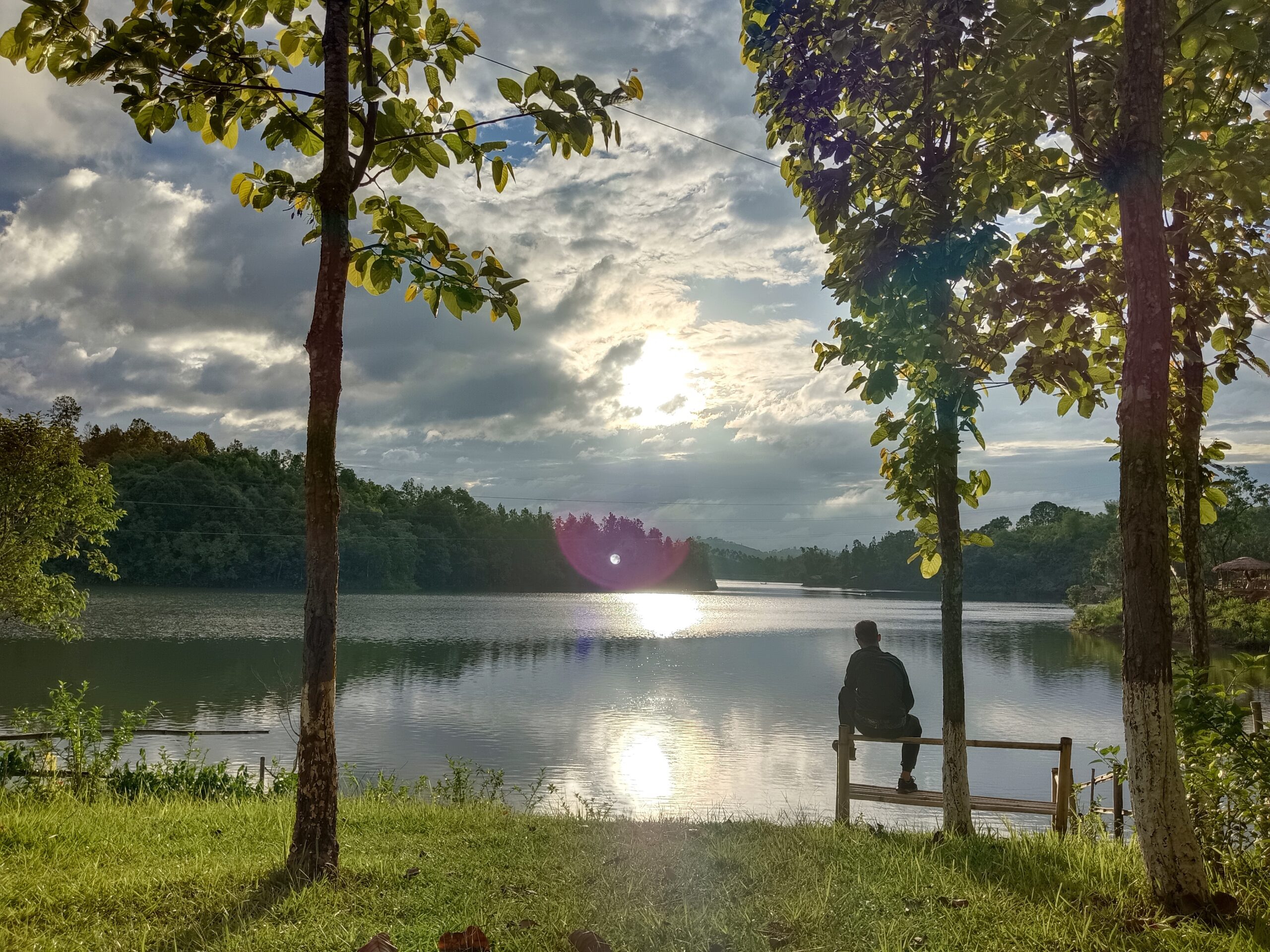 Relaxing near the lake nongmahir