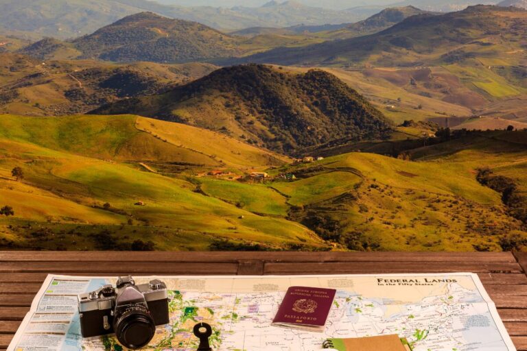 Travel guide to North East India featuring stunning landscapes, cultural heritage, local traditions, and top tourist destinations for first-time explorers